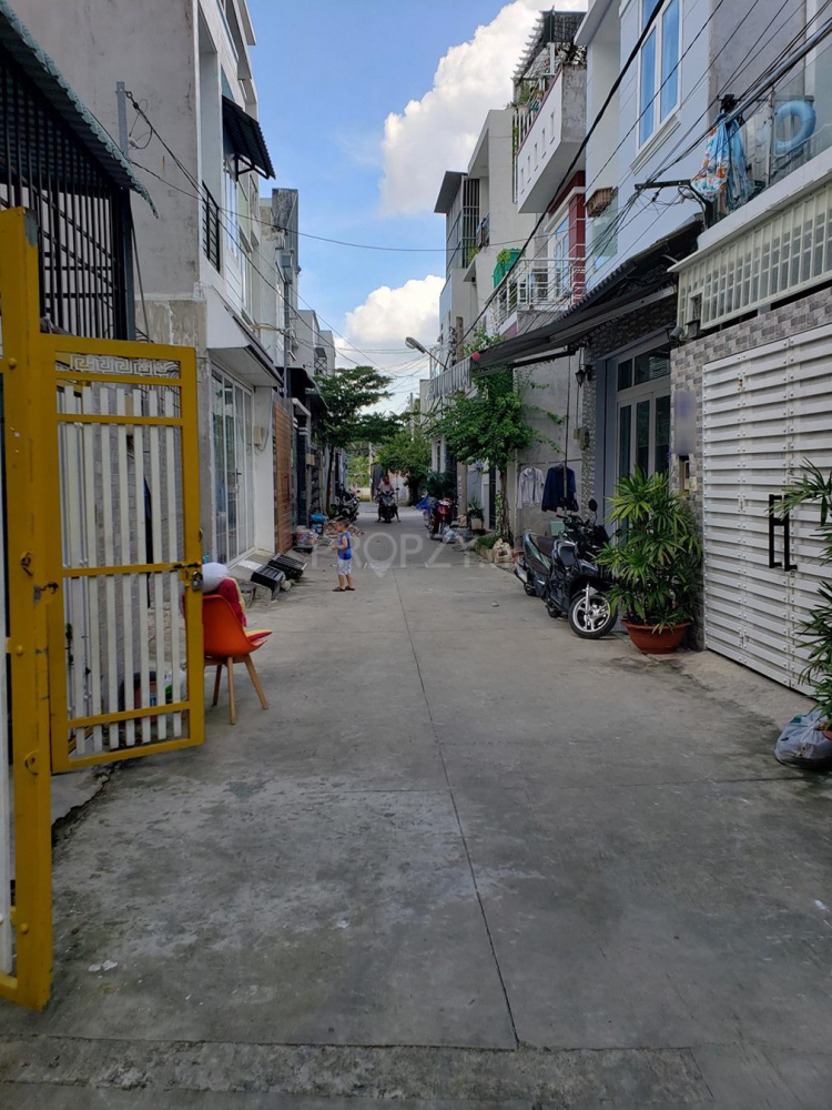 Có đúng tròn 3 củ to, các bác tư vấn cho em một mảnh đất cắm dùi hoặc 1 căn hộ ở SG với! Có đúng tròn 3 củ to, các bác tư vấn cho em một mảnh đất cắm dùi hoặc 1 căn hộ ở SG với!