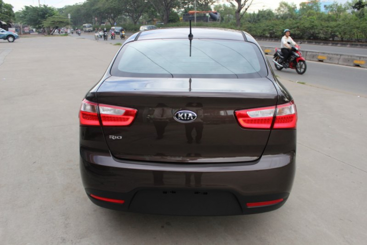 Mới mua xe lần đầu Kia Rio Sedan AT hay Huyndai Accent AT