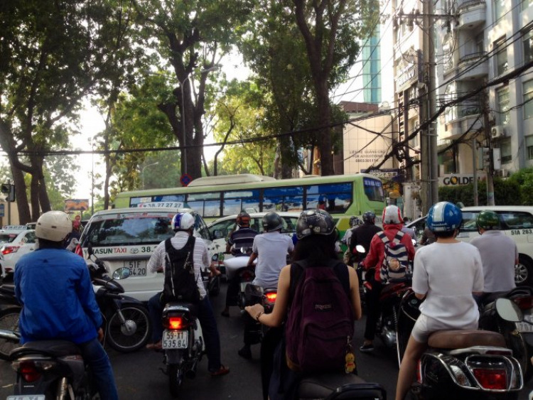 Em không đi được thì khỏi có bác nào được đi