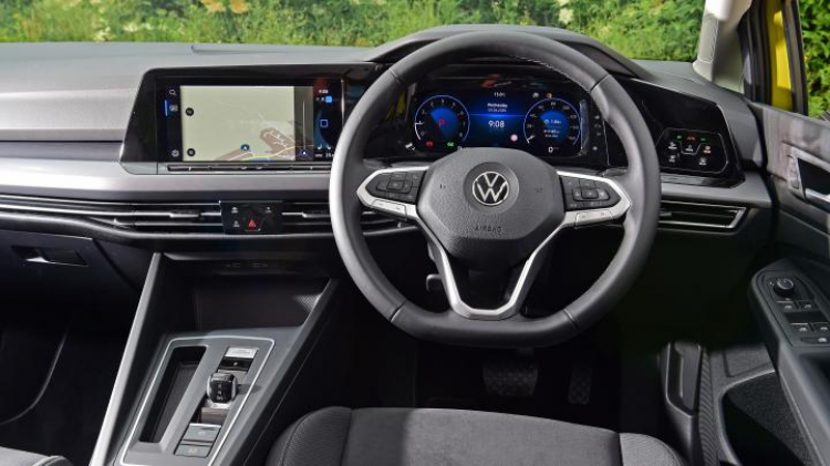 Cận cảnh Toyota Corolla Altis 2020 vừa về đại lý: Bản 1.8G CVT cao cấp giá 763 triệu đồng Cận cảnh Toyota Corolla Altis 2020 vừa về đại lý: Bản 1.8G CVT cao cấp giá 763 triệu đồng