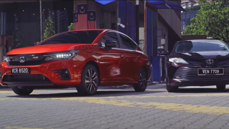 Honda City 2020 cho Camry "ngửi khói" trong video quảng cáo của Honda Malaysia