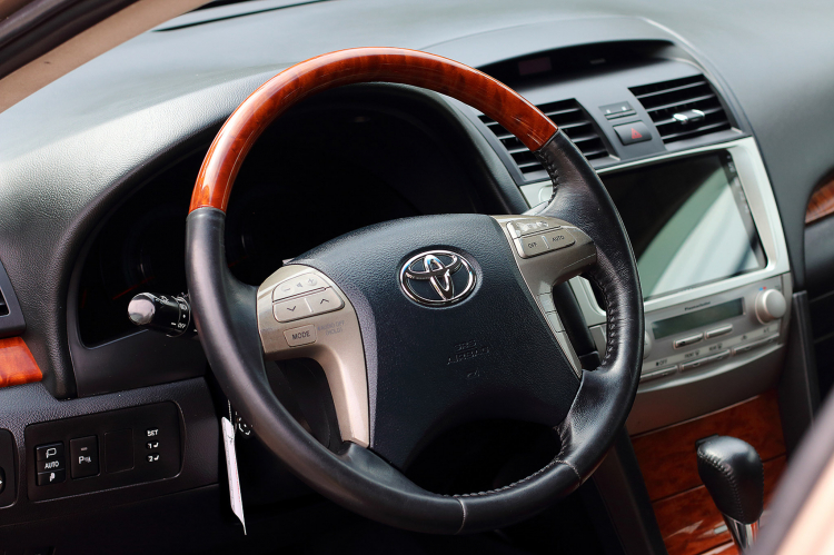 Toyota Camry 3.5Q: Biểu tượng xe "nhà giàu" một thời tại Việt Nam giờ có giá ngang sedan cỡ B Toyota Camry 3.5Q: Biểu tượng xe "nhà giàu" một thời tại Việt Nam giờ có giá ngang sedan cỡ B
