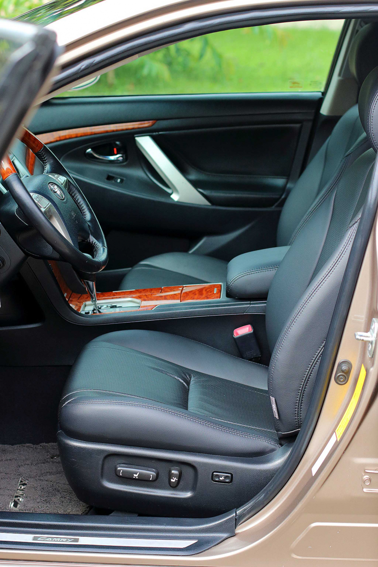 Toyota Camry 3.5Q: Biểu tượng xe "nhà giàu" một thời tại Việt Nam giờ có giá ngang sedan cỡ B Toyota Camry 3.5Q: Biểu tượng xe "nhà giàu" một thời tại Việt Nam giờ có giá ngang sedan cỡ B