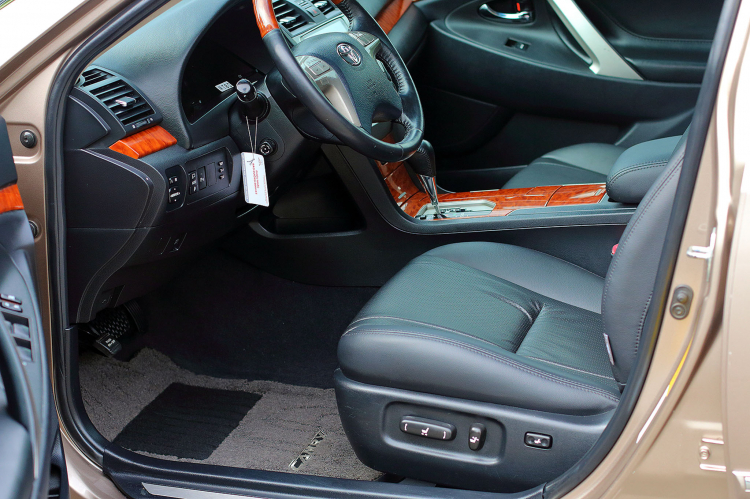 Toyota Camry 3.5Q: Biểu tượng xe "nhà giàu" một thời tại Việt Nam giờ có giá ngang sedan cỡ B Toyota Camry 3.5Q: Biểu tượng xe "nhà giàu" một thời tại Việt Nam giờ có giá ngang sedan cỡ B