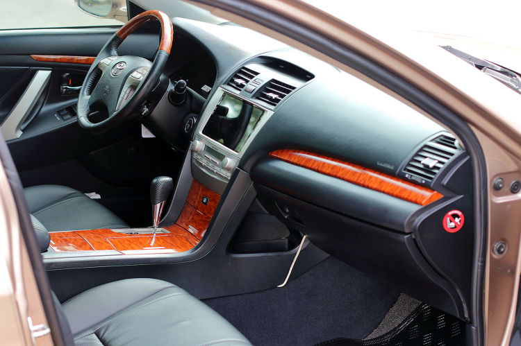 Toyota Camry 3.5Q: Biểu tượng xe "nhà giàu" một thời tại Việt Nam giờ có giá ngang sedan cỡ B Toyota Camry 3.5Q: Biểu tượng xe "nhà giàu" một thời tại Việt Nam giờ có giá ngang sedan cỡ B