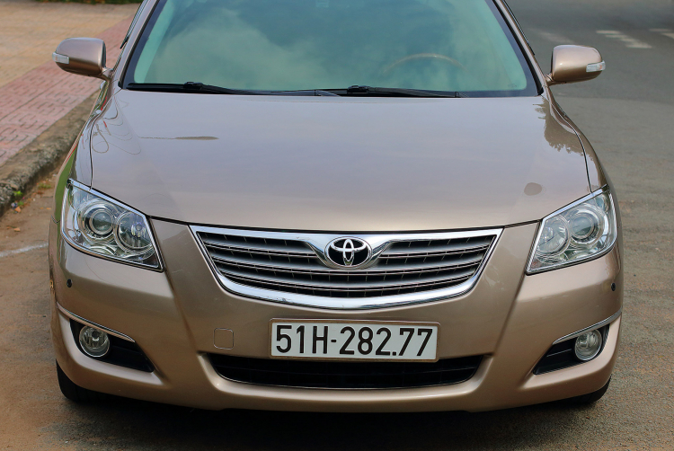 Toyota Camry 3.5Q: Biểu tượng xe "nhà giàu" một thời tại Việt Nam giờ có giá ngang sedan cỡ B Toyota Camry 3.5Q: Biểu tượng xe "nhà giàu" một thời tại Việt Nam giờ có giá ngang sedan cỡ B