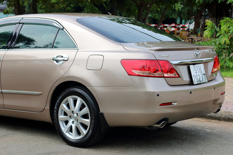Toyota Camry 3.5Q: Biểu tượng xe "nhà giàu" một thời tại Việt Nam giờ có giá ngang sedan cỡ B Toyota Camry 3.5Q: Biểu tượng xe "nhà giàu" một thời tại Việt Nam giờ có giá ngang sedan cỡ B