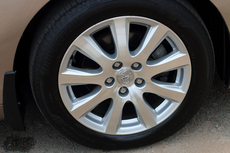 Toyota Camry 3.5Q: Biểu tượng xe "nhà giàu" một thời tại Việt Nam giờ có giá ngang sedan cỡ B Toyota Camry 3.5Q: Biểu tượng xe "nhà giàu" một thời tại Việt Nam giờ có giá ngang sedan cỡ B