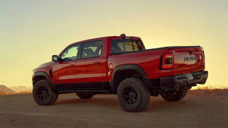 Ram 1500 TRX 2021: Bán tải 700 mã lực quyết tâm thách thức F-150 Raptor Ram 1500 TRX 2021: Bán tải 700 mã lực quyết tâm thách thức F-150 Raptor