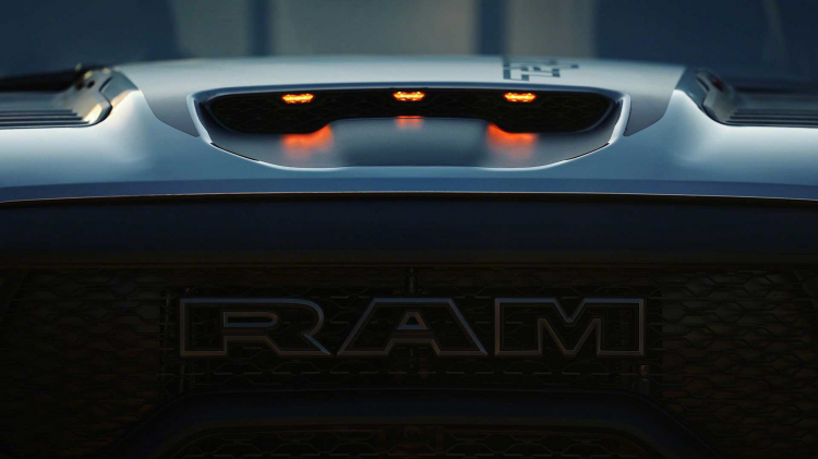 Ram 1500 TRX 2021: Bán tải 700 mã lực quyết tâm thách thức F-150 Raptor