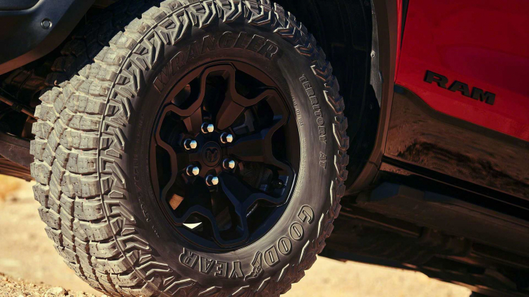 Ram 1500 TRX 2021: Bán tải 700 mã lực quyết tâm thách thức F-150 Raptor Ram 1500 TRX 2021: Bán tải 700 mã lực quyết tâm thách thức F-150 Raptor