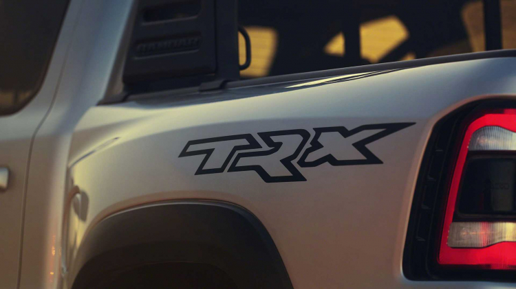 Ram 1500 TRX 2021: Bán tải 700 mã lực quyết tâm thách thức F-150 Raptor Ram 1500 TRX 2021: Bán tải 700 mã lực quyết tâm thách thức F-150 Raptor