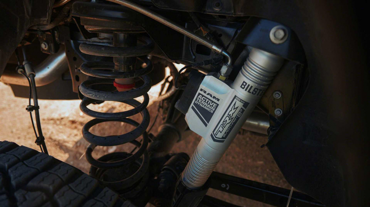 Ram 1500 TRX 2021: Bán tải 700 mã lực quyết tâm thách thức F-150 Raptor Ram 1500 TRX 2021: Bán tải 700 mã lực quyết tâm thách thức F-150 Raptor