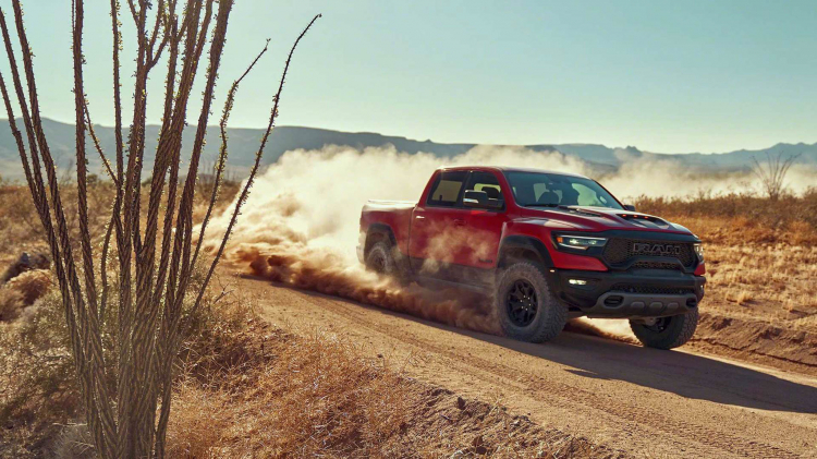 Ram 1500 TRX 2021: Bán tải 700 mã lực quyết tâm thách thức F-150 Raptor Ram 1500 TRX 2021: Bán tải 700 mã lực quyết tâm thách thức F-150 Raptor