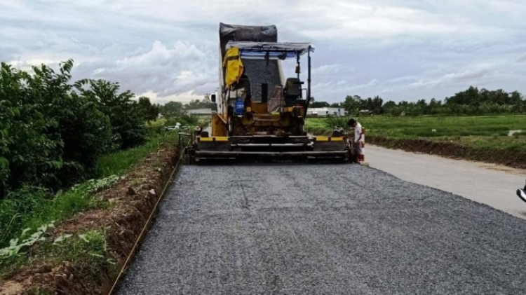 Cận cảnh thảm nhựa tuyến Quản Lộ - Phụng Hiệp