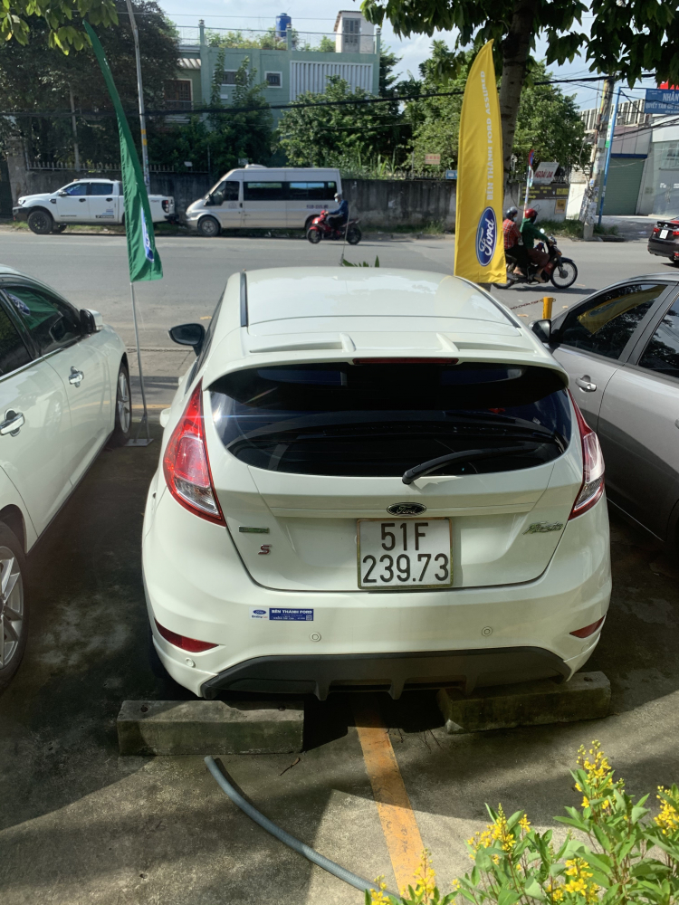 Cần mua xe Ford Fiesta cũ...0981473309