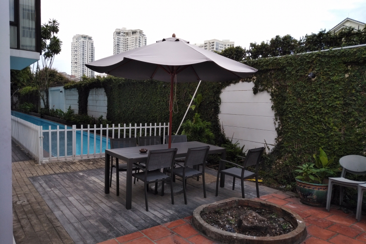 Mái pergola hồ bơi