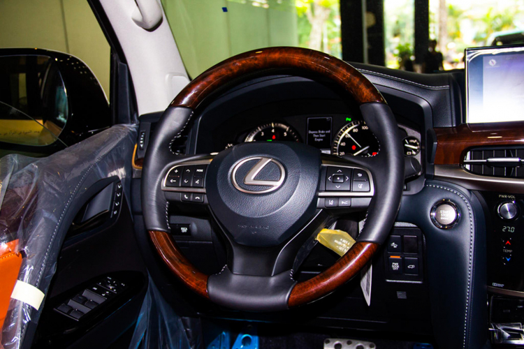 Chủ xe Lexus LX 570 Super Sport chịu “lỗ” hơn 2 tỷ đồng sau một năm sử dụng