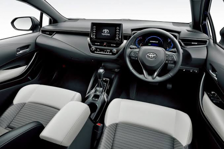 Cận cảnh Toyota Corolla Cross bản tiêu chuẩn giá 720 triệu đồng: trang bị có đủ dùng?