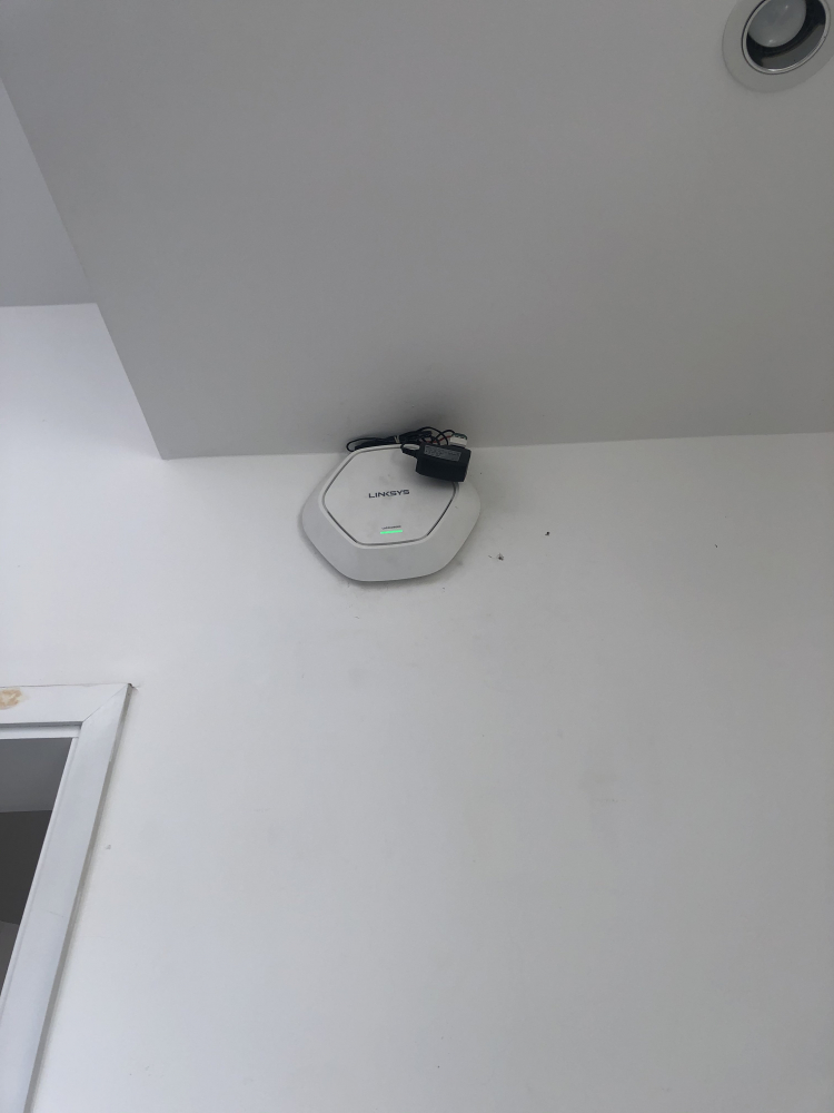 Nhờ các thánh so sánh 2 con wifi ạ