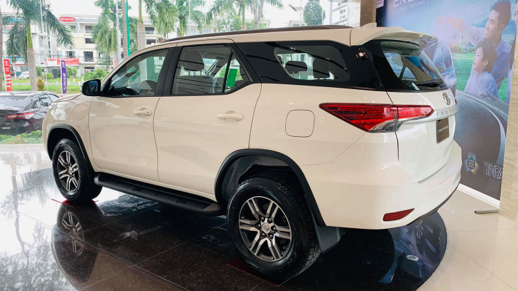 Toyota Fortuner 2020 giảm giá trăm triệu “xả hàng” dọn đường cho Fortuner 2021