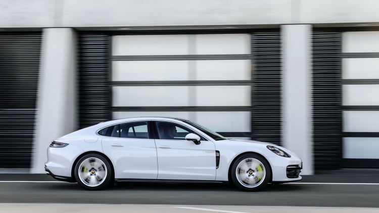 Porsche Panamera 2021 ra mắt: Mạnh hơn, nhiều cảm xúc hơn