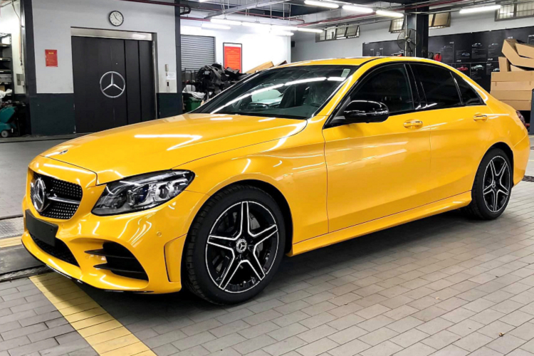 Lấy xe mới C300 AMG, nên mua ở Vietnam Star hay Haxaco?