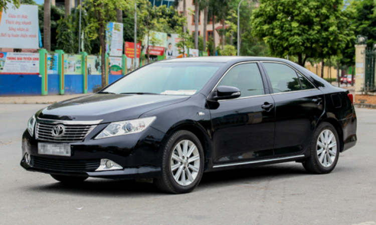 Toyota Camry 3.5Q: Biểu tượng xe "nhà giàu" một thời tại Việt Nam giờ có giá ngang sedan cỡ B