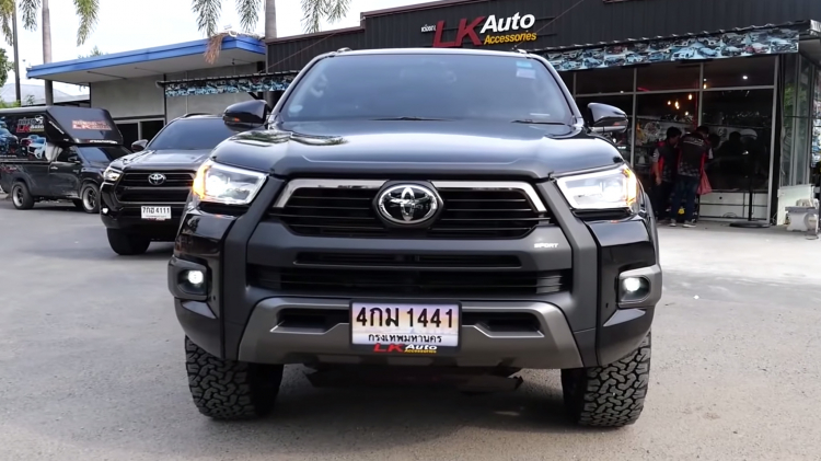 Dân chơi Thái “lên đầu” Hilux 2021 cho Fortuner