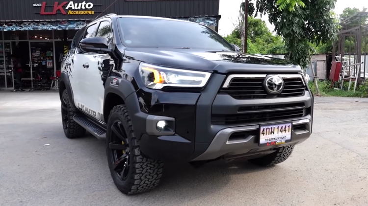 Dân chơi Thái “lên đầu” Hilux 2021 cho Fortuner