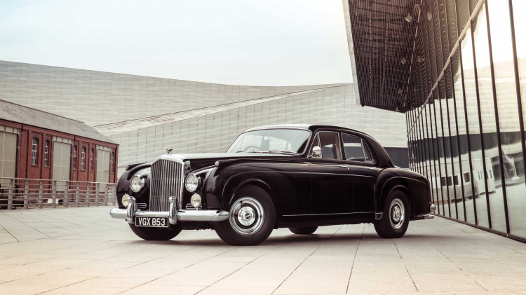 Bentley Flying Spur cán mốc 40.000 xe sau 15 năm được xuất xưởng