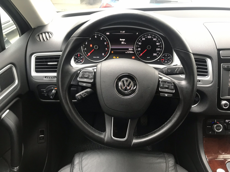 SUV 5 chỗ Volkswagen Touareg 3.6 AT, 280 hp, model mới nhất hiện nay. Xe nhà đi 57.000 km. Dành cho ai thích động cơ mạnh, off road