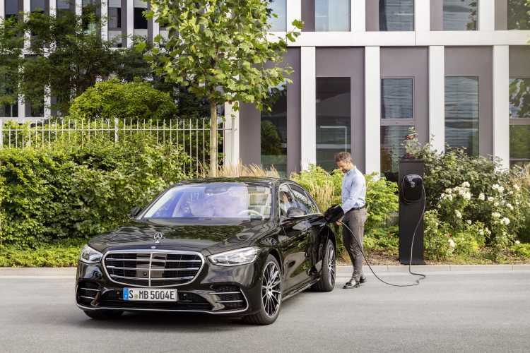 Mercedes-Benz S-Class 2021 chính thức trình làng: hiện đại, mạnh mẽ nhưng thiết kế vẫn gây tranh cãi Mercedes-Benz S-Class 2021 chính thức trình làng: hiện đại, mạnh mẽ nhưng thiết kế vẫn gây tranh cãi
