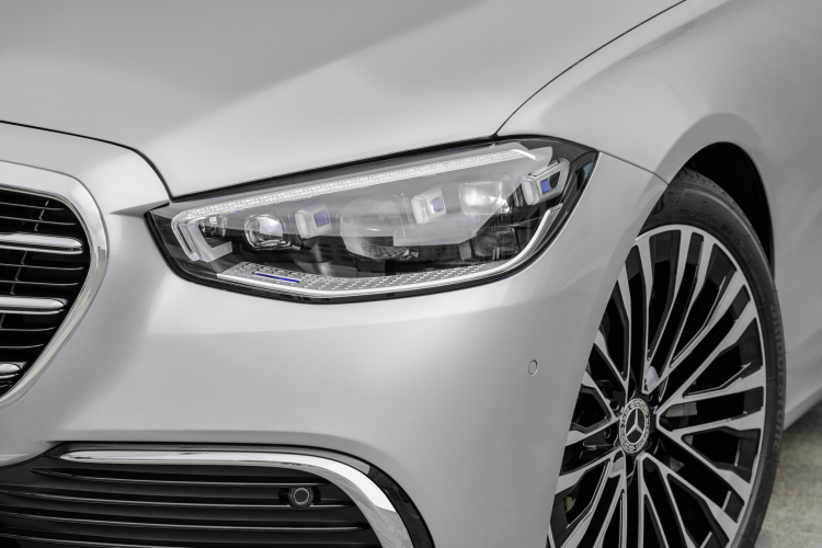 Mercedes-Benz S-Class 2021 chính thức trình làng: hiện đại, mạnh mẽ nhưng thiết kế vẫn gây tranh cãi Mercedes-Benz S-Class 2021 chính thức trình làng: hiện đại, mạnh mẽ nhưng thiết kế vẫn gây tranh cãi