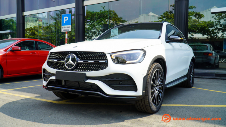 Chạy hơn 10.000km, Mercedes GLC 300 nhập Đức vẫn có giá bán lại cao hơn xe lắp ráp “đập hộp”