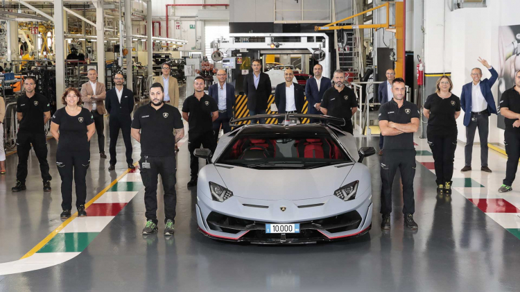 Chưa đầy 10 năm, Lamborghini đã sản xuất 10.000 siêu xe Aventador
