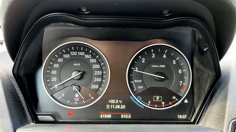 BMW 118i đời 2015 bán lại ngang giá Mazda3: Hatchback Đức lái hay cho người trẻ