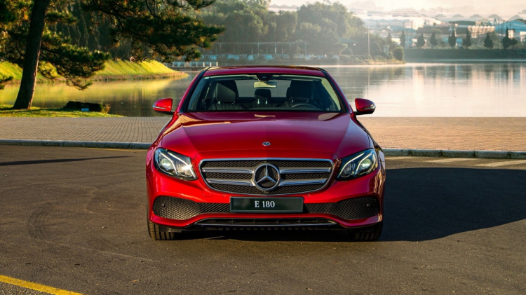 Đánh giá Mercedes E180 - em út của dòng E với giá chỉ 2 tỷ đồng