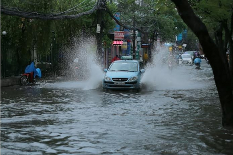 Người đi ô tô và xe máy không ưa nhau ở điểm nào?