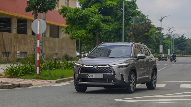 [Đánh giá xe] Người dùng đánh giá Toyota Corolla Cross 1.8V vừa mua: “Ấn tượng với trang bị trên xe”