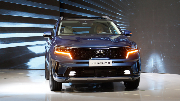 So sánh Kia Sorento 2021 và Hyundai SantaFe: lựa chọn CUV Hàn 5+2 gây đau đầu cho người mua