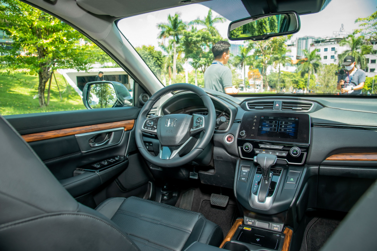 So sánh Kia Sorento 2021 và Honda CR-V 2020: Chọn xe nào khi xe Hàn đắt hơn xe Nhật?