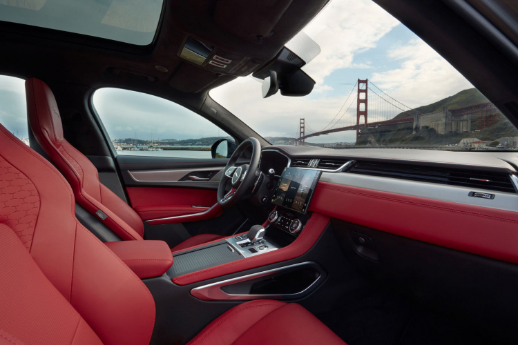 Jaguar F-Pace 2021 trình làng: lột xác ngoạn mục về thiết kế và công nghệ Jaguar F-Pace 2021 trình làng: lột xác ngoạn mục về thiết kế và công nghệ
