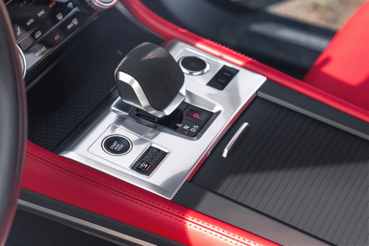 Jaguar F-Pace 2021 trình làng: lột xác ngoạn mục về thiết kế và công nghệ Jaguar F-Pace 2021 trình làng: lột xác ngoạn mục về thiết kế và công nghệ