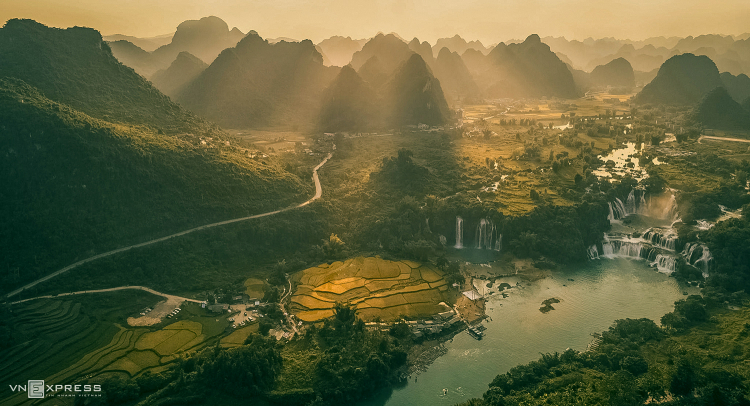 Đằng sau tay lái - ấn tượng những cung đường đẹp ở Việt Nam Đằng sau tay lái - ấn tượng những cung đường đẹp ở Việt Nam