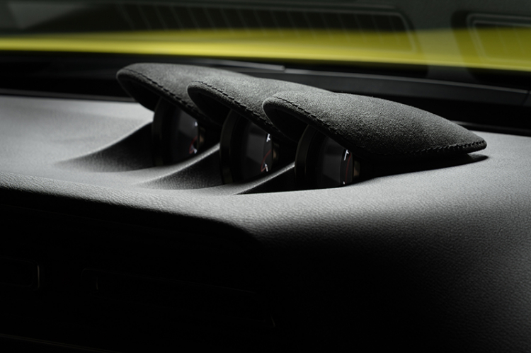 Nissan giới thiệu Z Proto concept: Hứa hẹn 400 mã lực kết hợp với số sàn