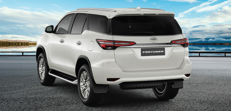 Chi tiết trang bị trên các phiên bản Toyota Fortuner 2021: có còn bị chê nghèo nàn?