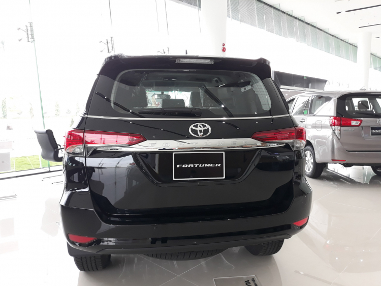 Fortuner 2021 ra mắt, Fortuner bản full 2.8L 4x4 đời cũ giảm giá hơn 230 triệu để "xả hàng"