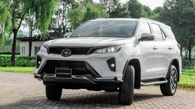 So sánh Toyota Fortuner 2021 và Hyundai SantaFe: chọn SUV Nhật hay CUV Hàn khi chênh 189 triệu?