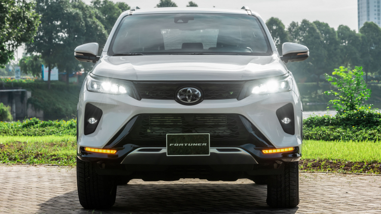 So sánh Toyota Fortuner 2021 và Hyundai SantaFe: chọn SUV Nhật hay CUV Hàn khi chênh 189 triệu?